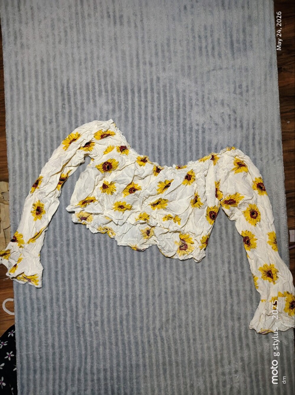 SHEIN White Sunflower Off-Shoulder Crop Top